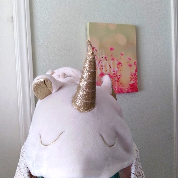 COPY - Justice Unicorn Wrap Blanket with Pockets, horn and tail fringe - Picture 6 of 9